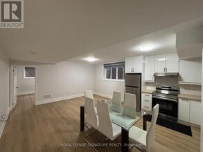 897 Fourth St in Mississauga, ON - Building Photo - Building Photo