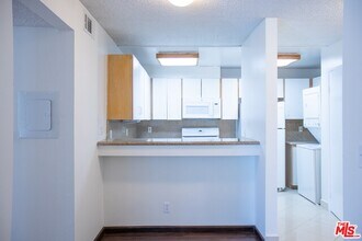 11735 Dorothy St-Unit -101 in Los Angeles, CA - Building Photo - Building Photo