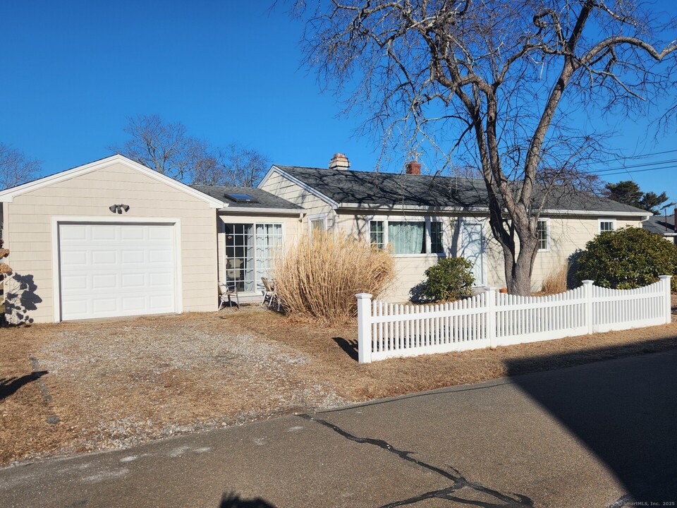 29 Club House Ln in Old Saybrook, CT - Building Photo