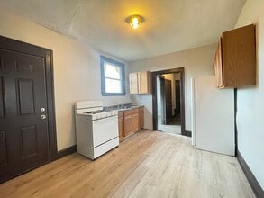 966 Elberon Ave in Cincinnati, OH - Building Photo - Building Photo