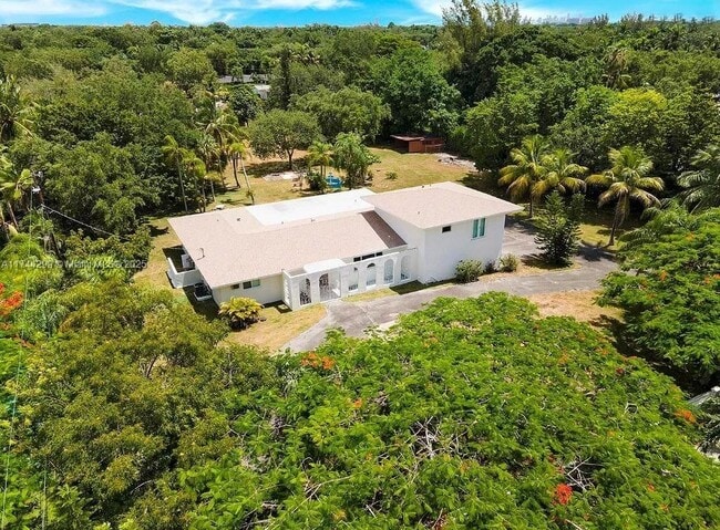 5865 SW 102nd St in Miami, FL - Building Photo - Building Photo