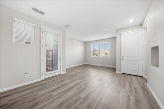 2516 Prosper Rd in Sacramento, CA - Building Photo - Building Photo