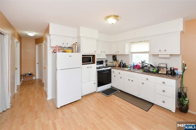 128 Garibaldi Ave in Lodi, NJ - Building Photo - Building Photo