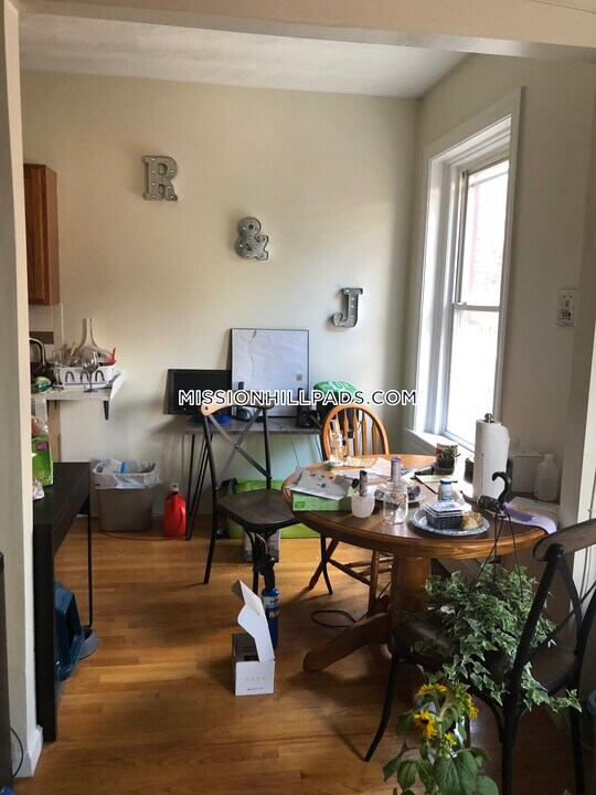 14 Wait St in Boston, MA - Building Photo
