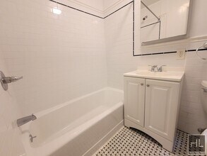 West 10th Street in New York, NY - Building Photo - Building Photo