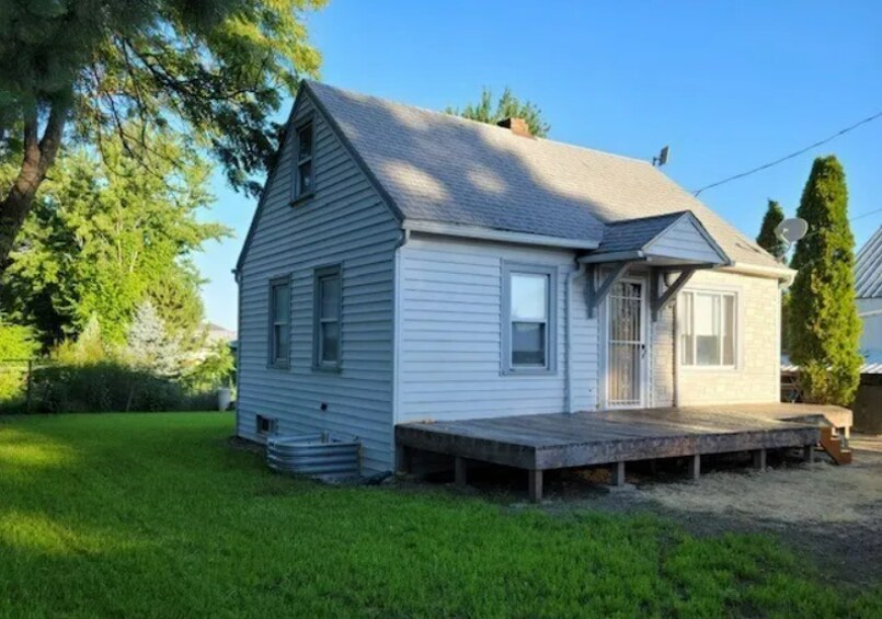605 W Whitman Dr in College Place, WA - Foto de edificio