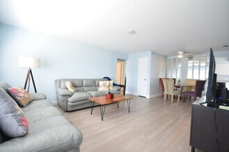 7057 Versailles in Pinellas Park, FL - Building Photo - Building Photo