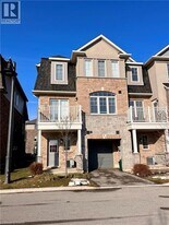 11 Pim Ln in Hamilton, ON - Building Photo
