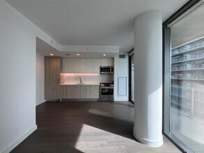 131-03 40th Rd, Unit 16P in Queens, NY - Building Photo - Building Photo