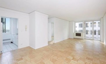 230 W 55th St-Unit -9B in New York, NY - Building Photo - Building Photo