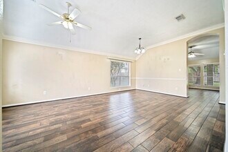 7530 Alderly Dr in Spring, TX - Foto de edificio - Building Photo