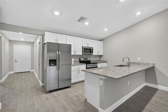 839 Bedford Dr in Lehigh Acres, FL - Building Photo - Building Photo