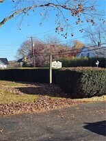 20 W Warwick Ave in West Warwick, RI - Building Photo