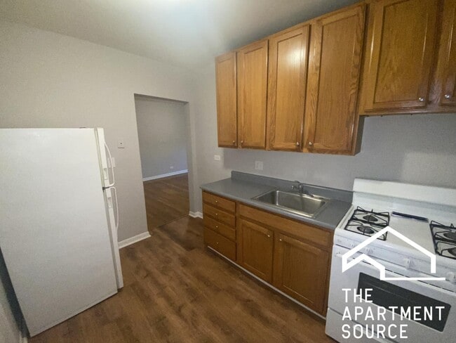 property at 5736 N Winthrop Ave