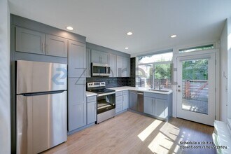 1061 S Cloverdale St in Seattle, WA - Building Photo - Building Photo