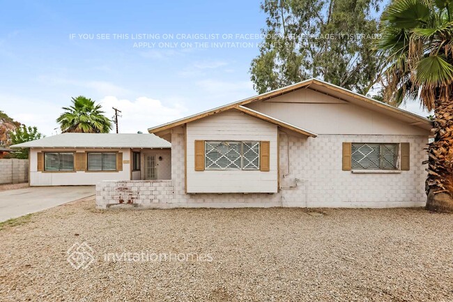 property at 4136 W Claremont St