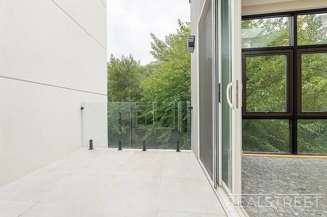 Williamsburg Gem – Brand New 3-Bed, 1.5-Ba
