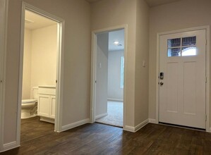 309 Langdon Grv in Lockhart, TX - Foto de edificio - Building Photo