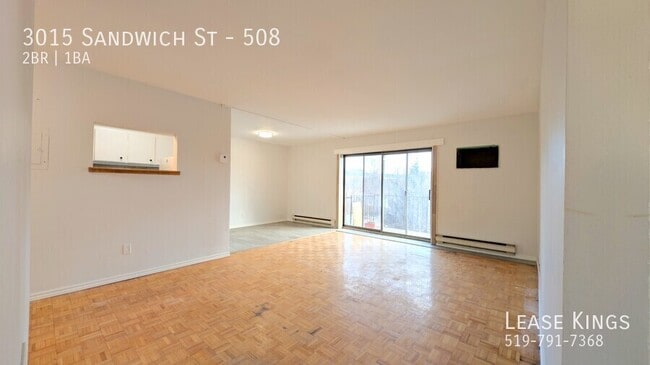 3015 Sandwich St. in Windsor, ON - Foto de edificio - Building Photo