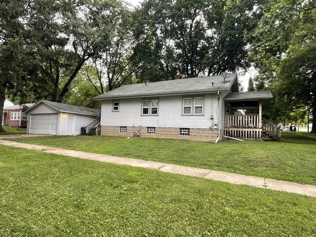 229 Foster Ave in Rockford, IL - Building Photo - Building Photo