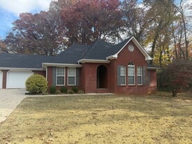 105 Dora Dr in Florence, AL - Building Photo