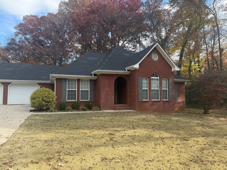 105 Dora Dr in Florence, AL - Building Photo