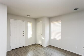 1509 Matthew Dr in Ennis, TX - Building Photo - Building Photo