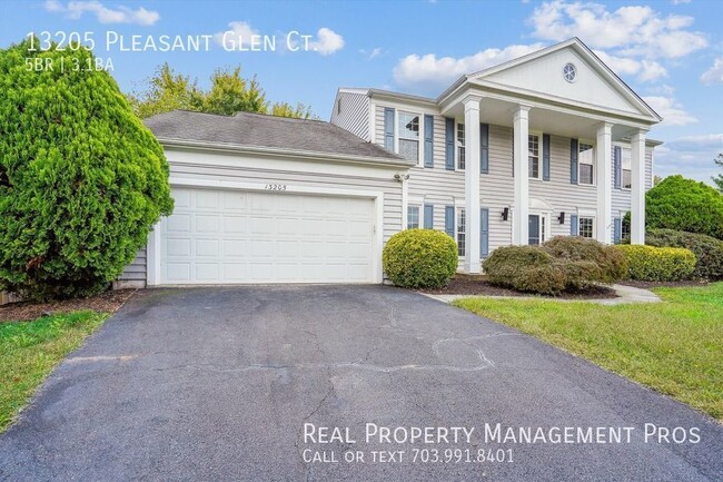 13205 Pleasant Glen Ct in Herndon, VA - Building Photo - Building Photo