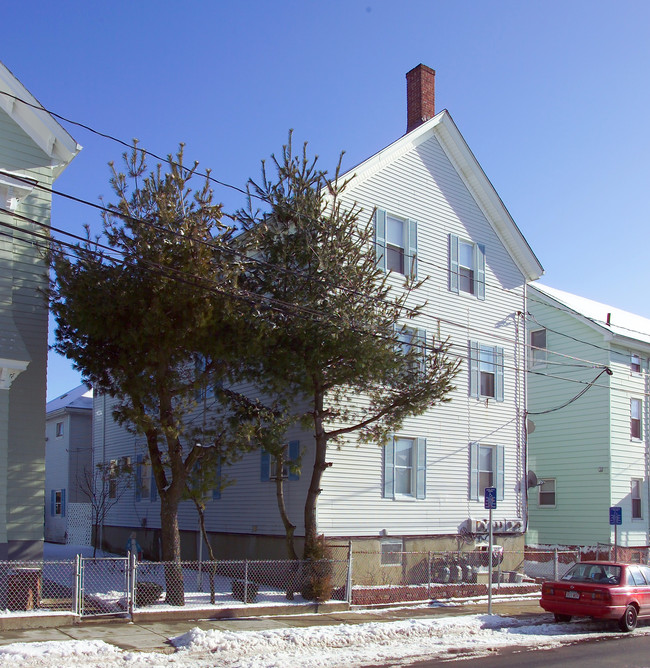 293 Davis St in Fall River, MA - Foto de edificio - Building Photo