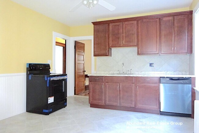 58 Dartmouth St, Unit 1 in Belmont, MA - Foto de edificio - Building Photo