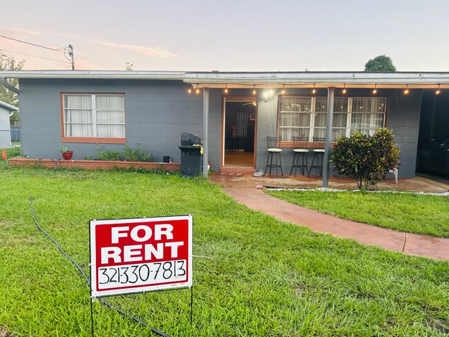 property at 650 W Tropicana Ct