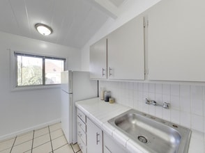 2554 E 16th St in Oakland, CA - Building Photo - Building Photo