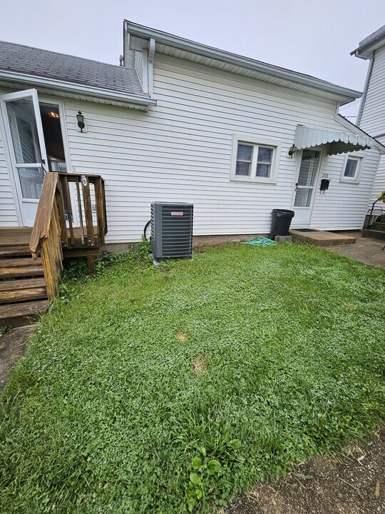 208 E Main St in Thurmont, MD - Building Photo