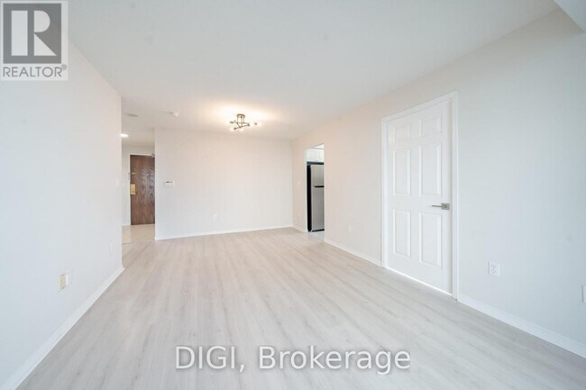 1-501 Pemberton Ave in Toronto, ON - Building Photo - Building Photo