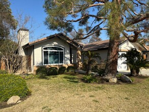 9904 Treetop Ave in Bakersfield, CA - Building Photo - Building Photo