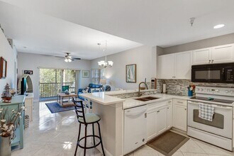 4530 Botanical Pl Cir in Naples, FL - Foto de edificio - Building Photo
