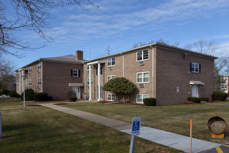 Four Seasons North in Woonsocket, RI - Building Photo - Building Photo