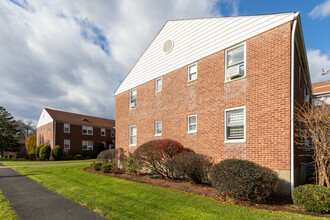 Bryant Gardens in White Plains, NY - Building Photo - Building Photo