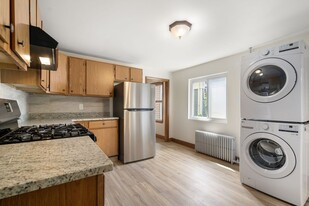 147 River St, Unit 2 Apartamentos