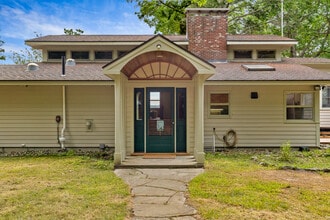 735 Mere Point Rd in Brunswick, ME - Building Photo - Building Photo