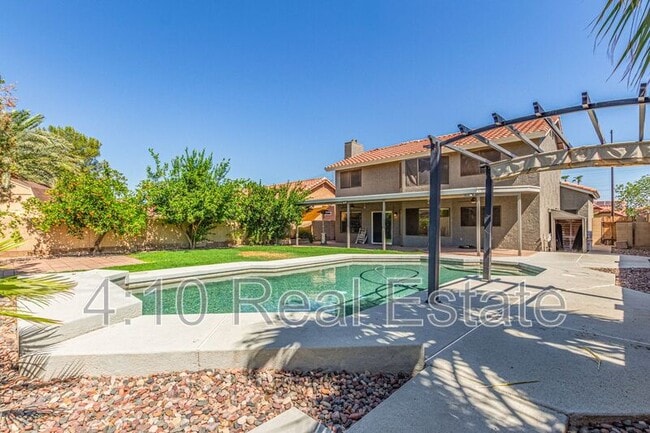 property at 1531 E Vaughn Ave