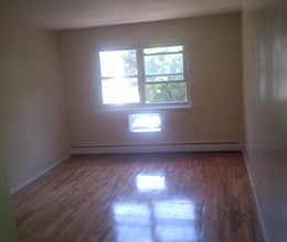 204 Cleveland Street in Orange, NJ - Building Photo - Interior Photo