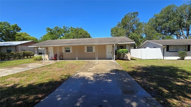 5347 Satsuma Dr in Zephyrhills, FL - Building Photo - Building Photo