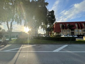 22605 SW 66th Ave in Boca Raton, FL - Building Photo - Building Photo