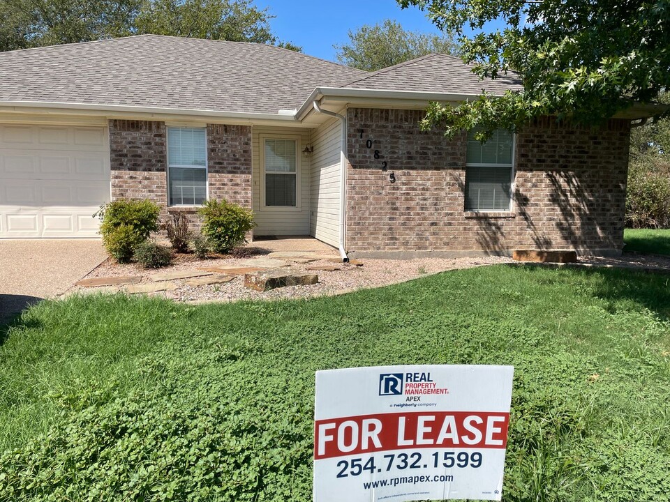 10825 Snow Pea Dr in Waco, TX - Building Photo