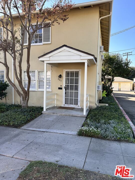 607 Granada St in Glendale, CA - Foto de edificio - Building Photo