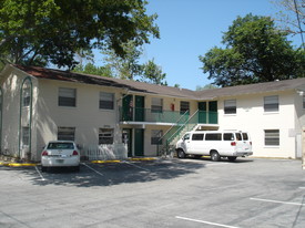 Twin Oaks Apartments