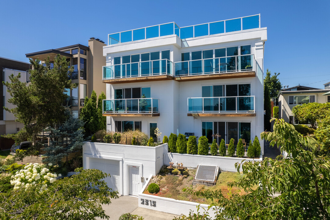 Romischer Condominiums in Seattle, WA - Building Photo