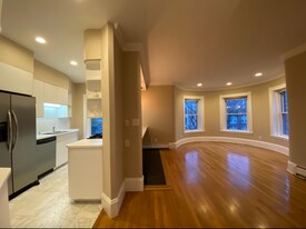 105 Longwood Ave in Brookline, MA - Building Photo