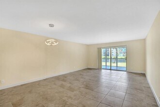 301 SE 3rd St in Dania Beach, FL - Foto de edificio - Building Photo